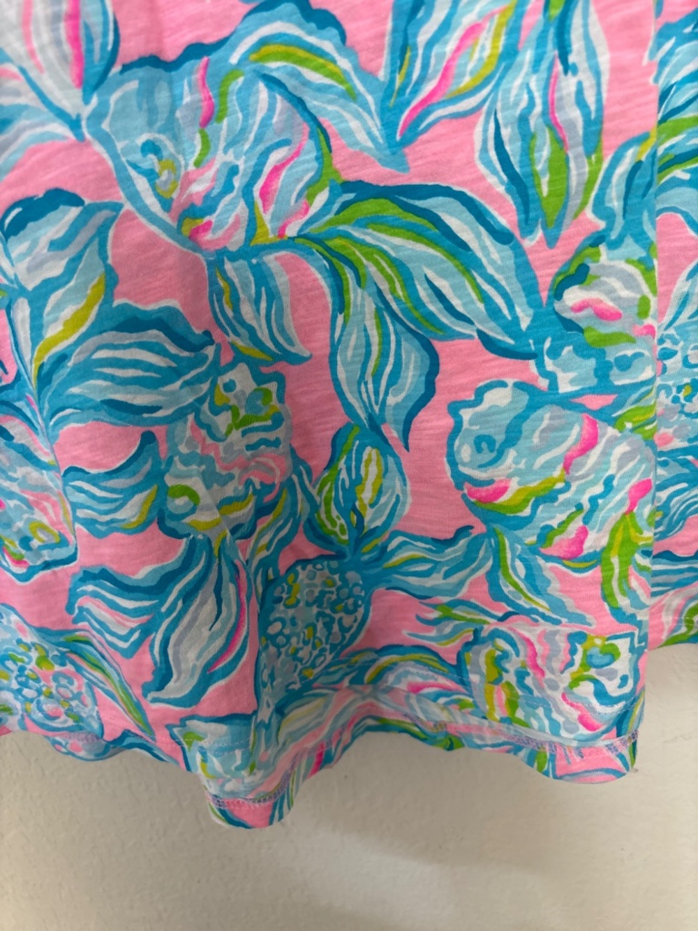 Lilly Pulitzer v-neck top - Picture 4 of 5